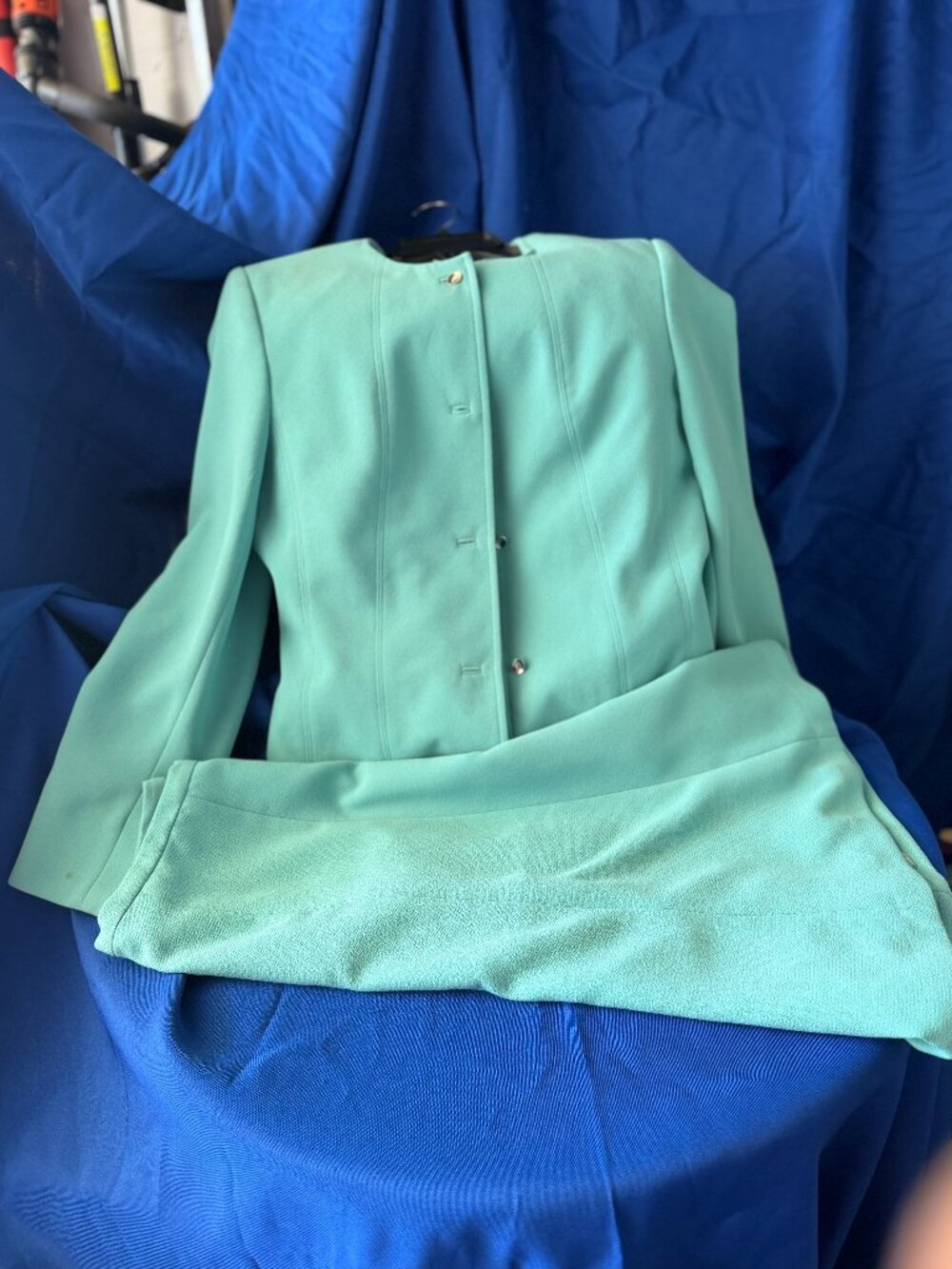 Gorgeous 2-peice Flair Skirt Suit